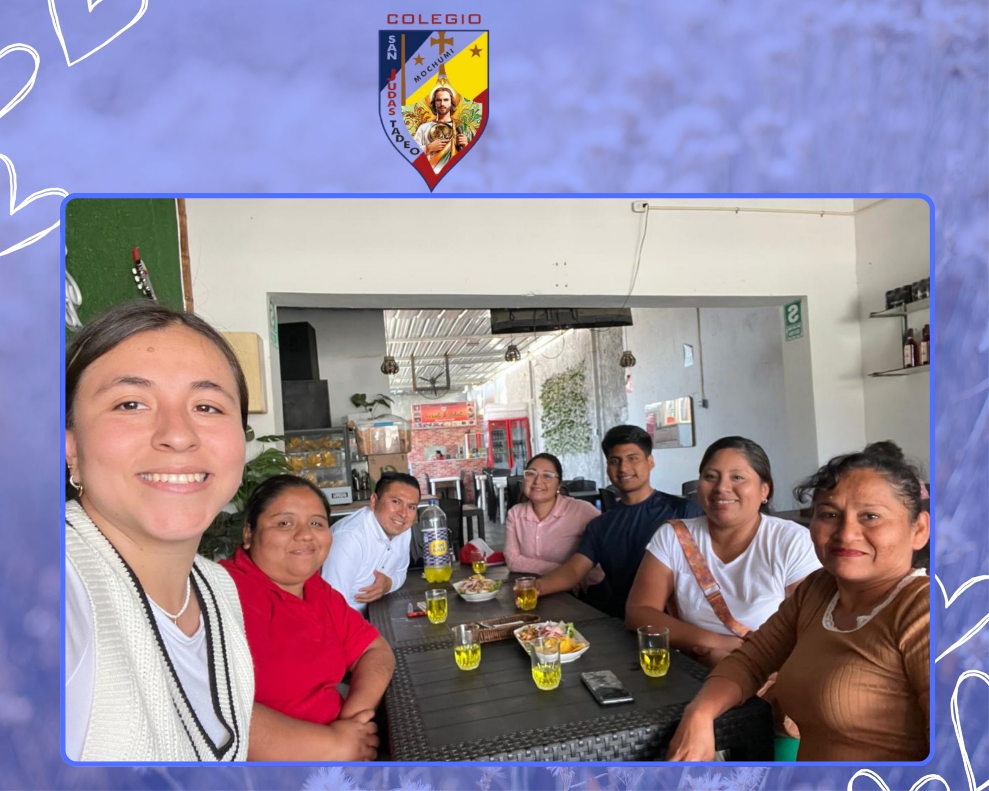 Collage de Fotos Familia Orgánico Blanco.jpg